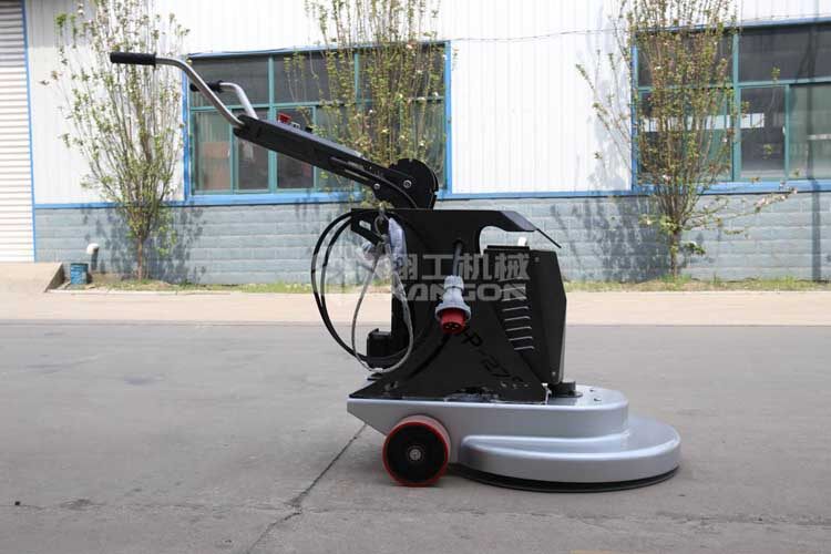 拋光機(jī)是為了讓地面表面有光澤，需要先研磨后才可以拋光。拋光分為粗拋和精拋，這時候可以使用拋光機(jī)，配合拋光墊，提高地面的光澤度。高速地坪拋光機(jī)讓你輕松完成地坪拋光工作，提高地坪亮度。
