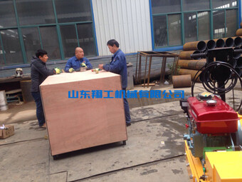 山東翔工機械小型壓路機發(fā)貨現(xiàn)場忙！
