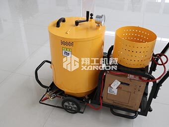 瀝青灌縫機(jī)廠家迎合路面養(yǎng)護(hù)需求，適應(yīng)市場(chǎng)變化