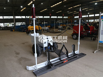 客戶廠房施工，小型激光整平機(jī)助“一臂之力”